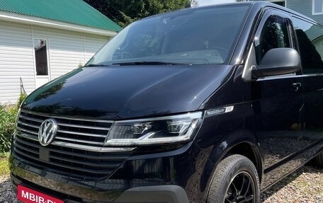 Volkswagen Caravelle T6 рестайлинг, 2021 год, 4 850 000 рублей, 1 фотография