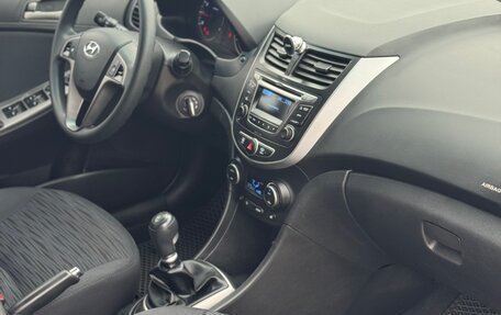 Hyundai Solaris II рестайлинг, 2015 год, 965 000 рублей, 19 фотография