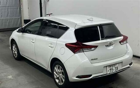 Toyota Auris II, 2015 год, 955 000 рублей, 3 фотография