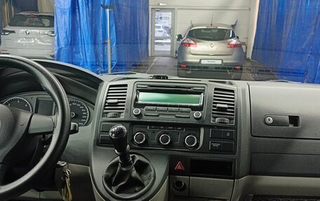 Volkswagen Caravelle T5, 2011 год, 2 350 000 рублей, 6 фотография