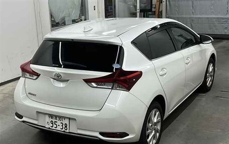 Toyota Auris II, 2015 год, 955 000 рублей, 6 фотография