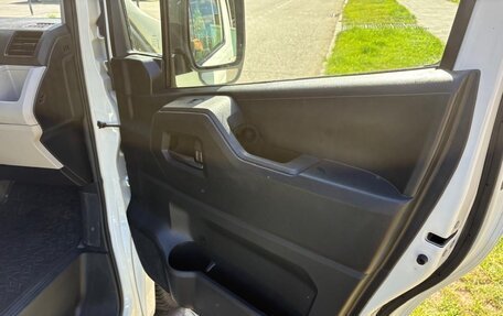 Toyota HiAce H300, 2021 год, 4 790 000 рублей, 7 фотография