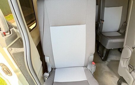 Toyota HiAce H300, 2021 год, 4 790 000 рублей, 13 фотография