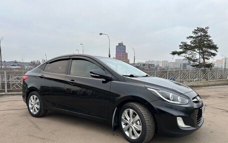 Hyundai Solaris II рестайлинг, 2011 год, 800 000 рублей, 3 фотография