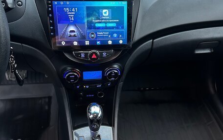 Hyundai Solaris II рестайлинг, 2011 год, 800 000 рублей, 9 фотография