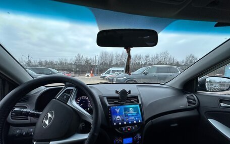 Hyundai Solaris II рестайлинг, 2011 год, 800 000 рублей, 12 фотография