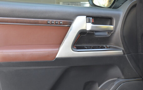 Toyota Land Cruiser 200, 2016 год, 7 350 000 рублей, 23 фотография