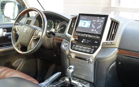 Toyota Land Cruiser 200, 2016 год, 7 350 000 рублей, 22 фотография