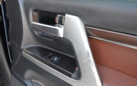 Toyota Land Cruiser 200, 2016 год, 7 350 000 рублей, 37 фотография