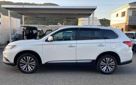 Mitsubishi Outlander III рестайлинг 3, 2021 год, 1 970 003 рублей, 3 фотография