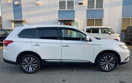 Mitsubishi Outlander III рестайлинг 3, 2021 год, 1 970 003 рублей, 4 фотография