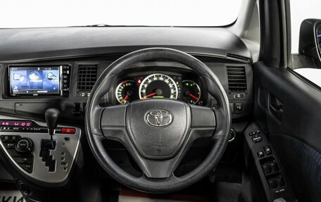 Toyota ISis I, 2015 год, 1 730 000 рублей, 10 фотография