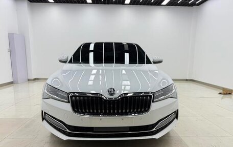 Skoda Superb III рестайлинг, 2022 год, 1 730 000 рублей, 2 фотография