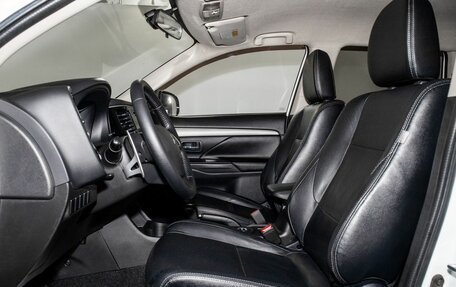 Mitsubishi Outlander III рестайлинг 3, 2013 год, 1 520 000 рублей, 5 фотография