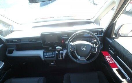Honda Stepwgn IV, 2019 год, 2 200 000 рублей, 3 фотография