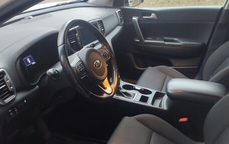 KIA Sportage IV рестайлинг, 2017 год, 1 900 000 рублей, 9 фотография