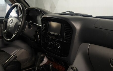 Toyota Land Cruiser 100 рестайлинг 2, 2001 год, 1 600 000 рублей, 8 фотография