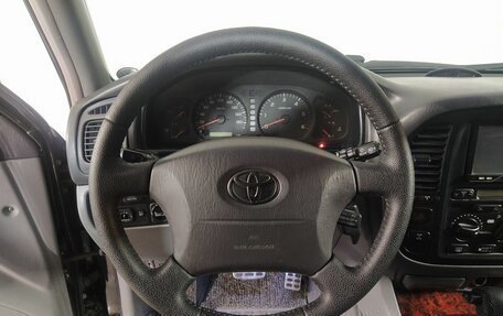 Toyota Land Cruiser 100 рестайлинг 2, 2001 год, 1 600 000 рублей, 13 фотография