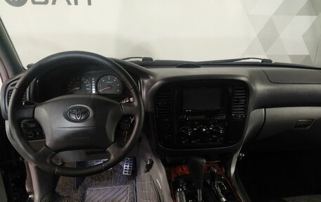 Toyota Land Cruiser 100 рестайлинг 2, 2001 год, 1 600 000 рублей, 11 фотография