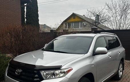 Toyota Highlander III, 2011 год, 1 830 000 рублей, 1 фотография