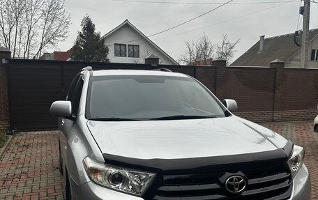 Toyota Highlander III, 2011 год, 1 830 000 рублей, 2 фотография