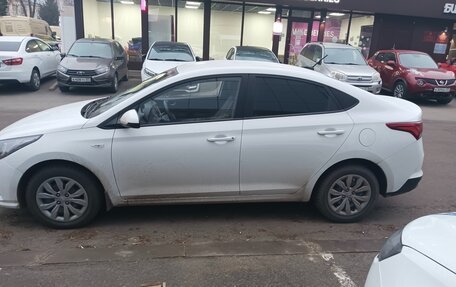 Hyundai Solaris II рестайлинг, 2021 год, 1 700 000 рублей, 5 фотография