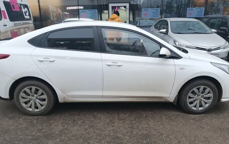 Hyundai Solaris II рестайлинг, 2021 год, 1 700 000 рублей, 3 фотография