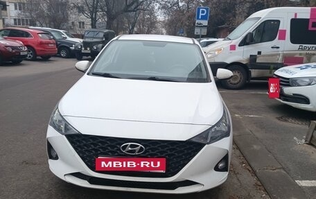 Hyundai Solaris II рестайлинг, 2021 год, 1 700 000 рублей, 4 фотография