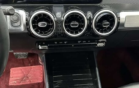 Mercedes-Benz GLB, 2022 год, 2 780 000 рублей, 15 фотография