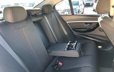 BMW 3 серия, 2017 год, 1 200 000 рублей, 14 фотография