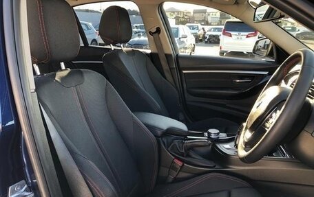 BMW 3 серия, 2017 год, 1 200 000 рублей, 13 фотография