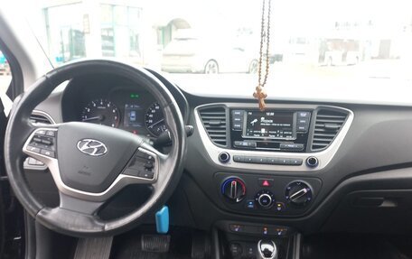 Hyundai Solaris II рестайлинг, 2017 год, 1 050 000 рублей, 13 фотография