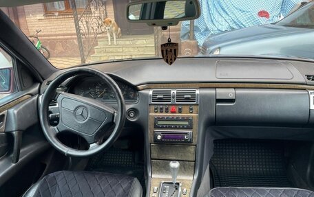 Mercedes-Benz E-Класс, 1996 год, 300 000 рублей, 8 фотография