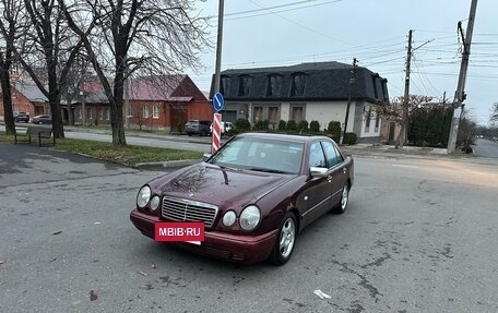 Mercedes-Benz E-Класс, 1996 год, 300 000 рублей, 2 фотография