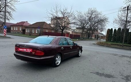 Mercedes-Benz E-Класс, 1996 год, 300 000 рублей, 4 фотография