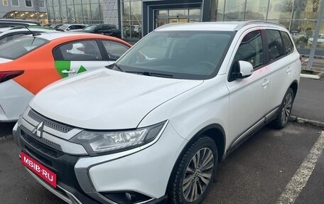 Mitsubishi Outlander III рестайлинг 3, 2018 год, 1 749 000 рублей, 1 фотография