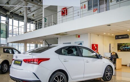 Hyundai Solaris II рестайлинг, 2022 год, 1 658 000 рублей, 7 фотография