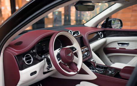 Bentley Bentayga I, 2025 год, 42 500 000 рублей, 13 фотография