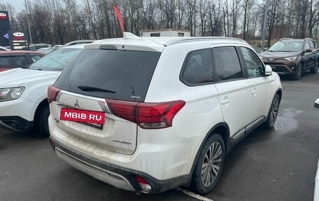 Mitsubishi Outlander III рестайлинг 3, 2018 год, 1 749 000 рублей, 2 фотография