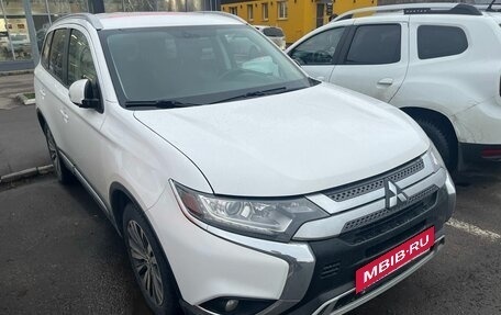 Mitsubishi Outlander III рестайлинг 3, 2018 год, 1 749 000 рублей, 3 фотография