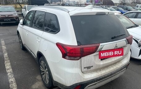 Mitsubishi Outlander III рестайлинг 3, 2018 год, 1 749 000 рублей, 4 фотография