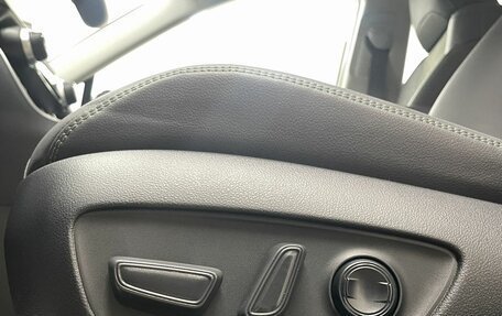 Toyota RAV4, 2025 год, 4 550 000 рублей, 14 фотография