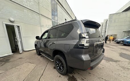 Toyota Land Cruiser Prado 150 рестайлинг 2, 2021 год, 8 850 000 рублей, 4 фотография
