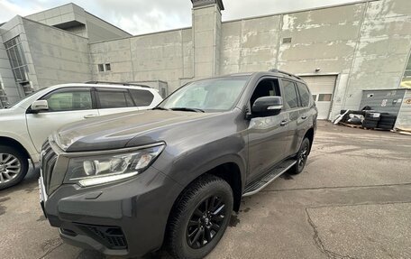 Toyota Land Cruiser Prado 150 рестайлинг 2, 2021 год, 8 850 000 рублей, 2 фотография