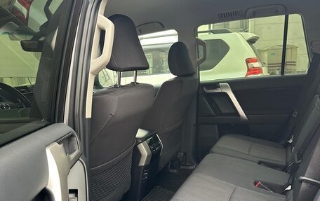 Toyota Land Cruiser Prado 150 рестайлинг 2, 2021 год, 8 850 000 рублей, 16 фотография