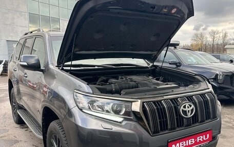 Toyota Land Cruiser Prado 150 рестайлинг 2, 2021 год, 8 850 000 рублей, 28 фотография