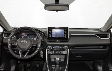 Toyota RAV4, 2020 год, 2 800 000 рублей, 14 фотография