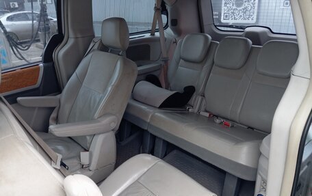 Chrysler Voyager IV, 2008 год, 1 300 000 рублей, 12 фотография