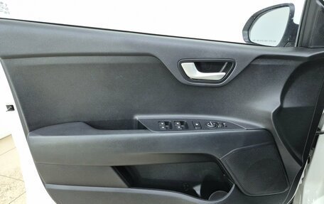 KIA Stonic, 2018 год, 1 350 000 рублей, 7 фотография