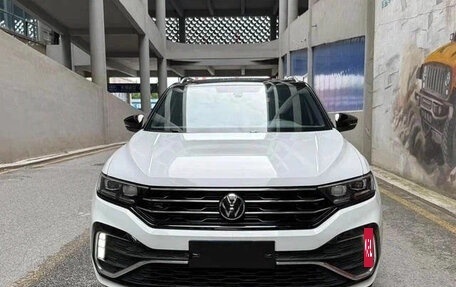 Volkswagen T-Roc I, 2022 год, 1 440 000 рублей, 2 фотография